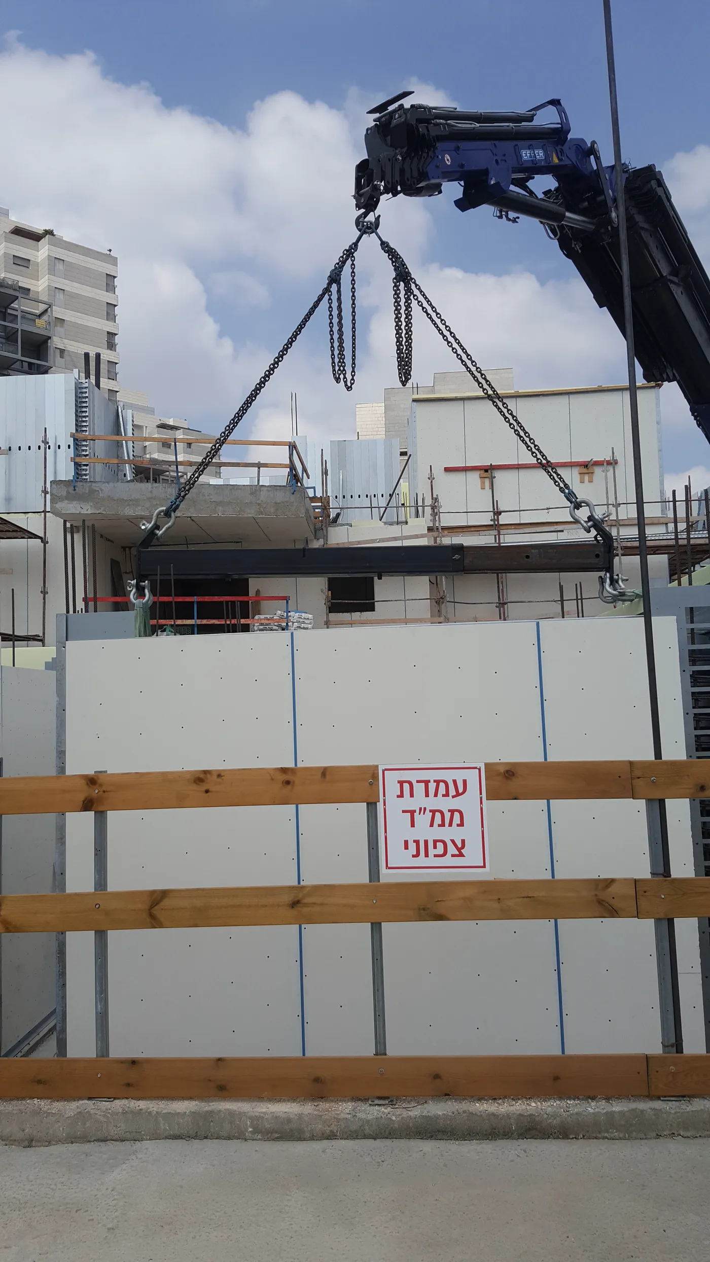 הרכבת פאנלים באתר בנייה בשיטת iForm