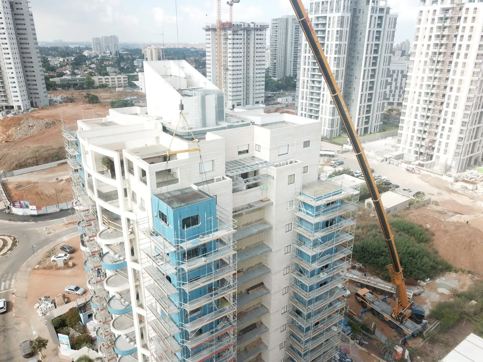 התקנת מודול מוגן בבניין מגורים גבוה, פרויקט בהיתר רגיל ובליווי הנדסי